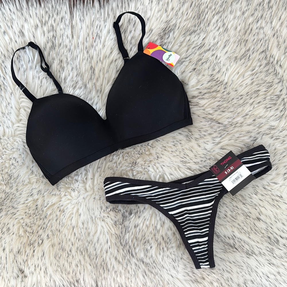 32D/S NWT Kindly Lined Wirefree Bra with Matching Small Panty